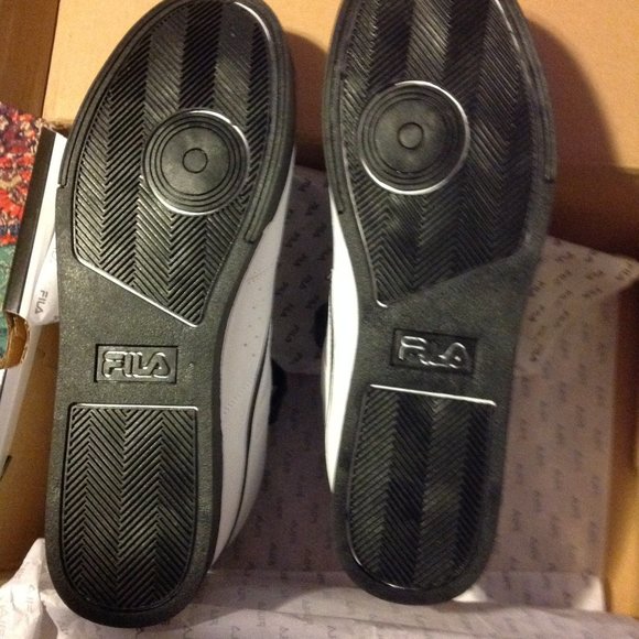 FILA VULC 13 White with Black Details Mid Sneakers - 11.5 - New in Box - Picture 4 of 9